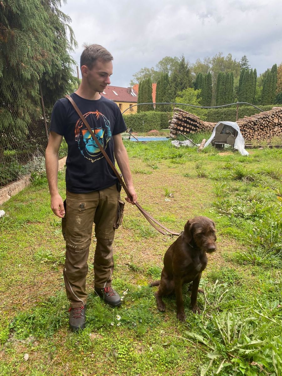 Vodítko HUTERA Lead 01 při vedení psa přes rameno